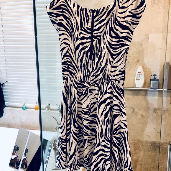 Alice and Olivia Zebra Print Silk Dress NWT - Picture 7 of 8